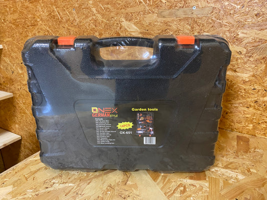 Kuffert med haveredskaber