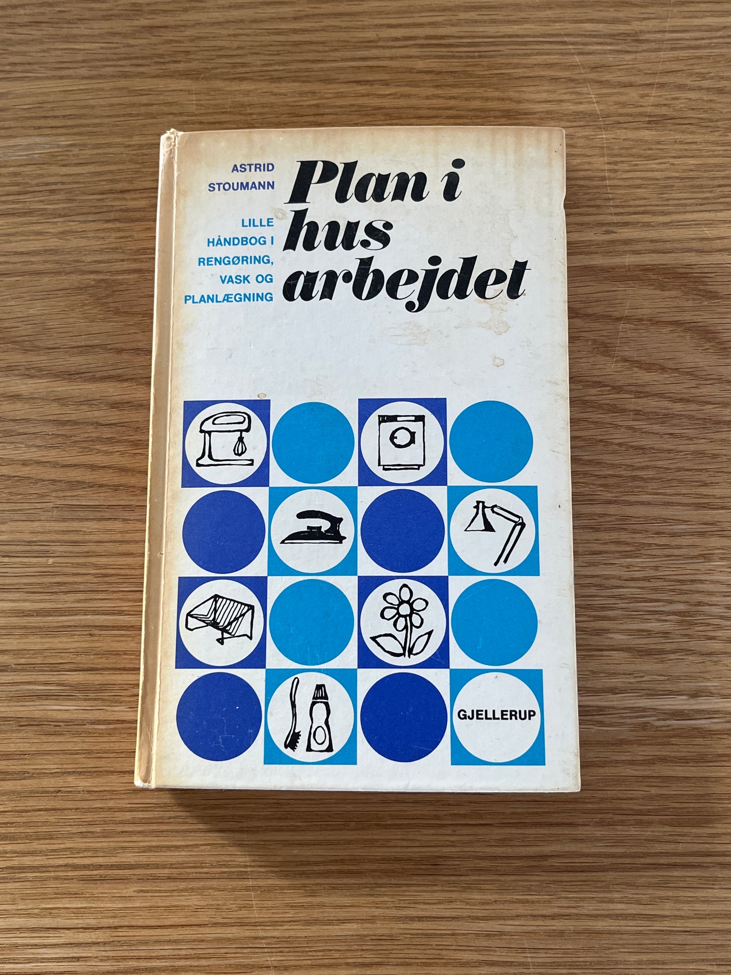 'Plan i husarbejdet' af Astrid Stoumann