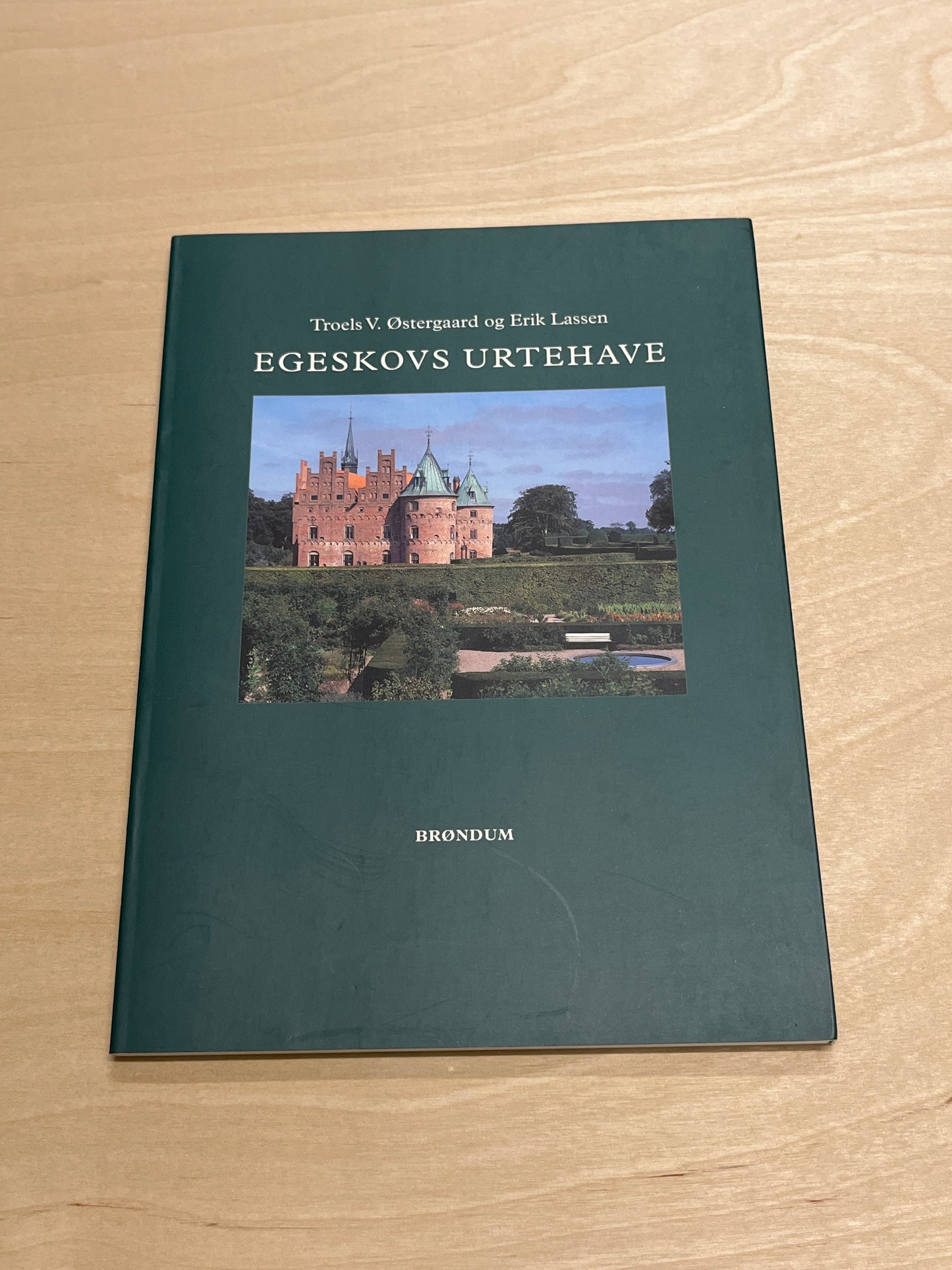 'Egeskovs urtehave', af Troels V. Østergaard m.fl.