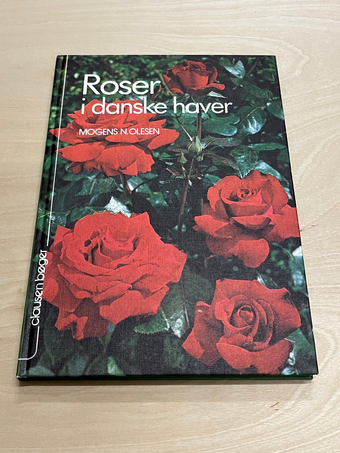 'Roser i danske haver', af Mogens N. Olesen